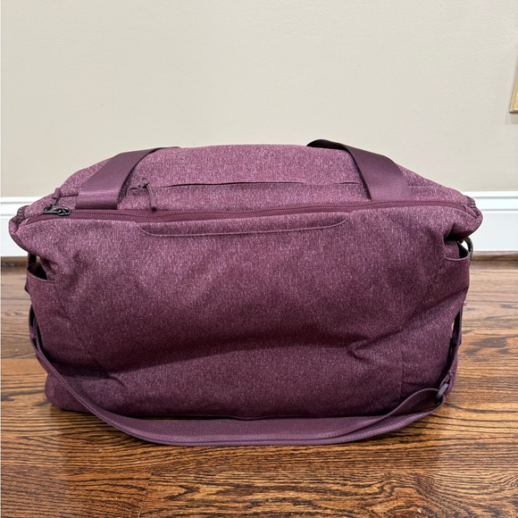 Lululemon Athletica Burgundy Travel Bag - Picture 6 of 10